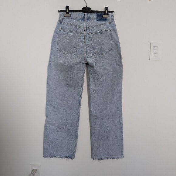 Abercrombie Curve Love High Rise 90s Relaxed Jean – Light, 26 Extra Short - Picture 2 of 2